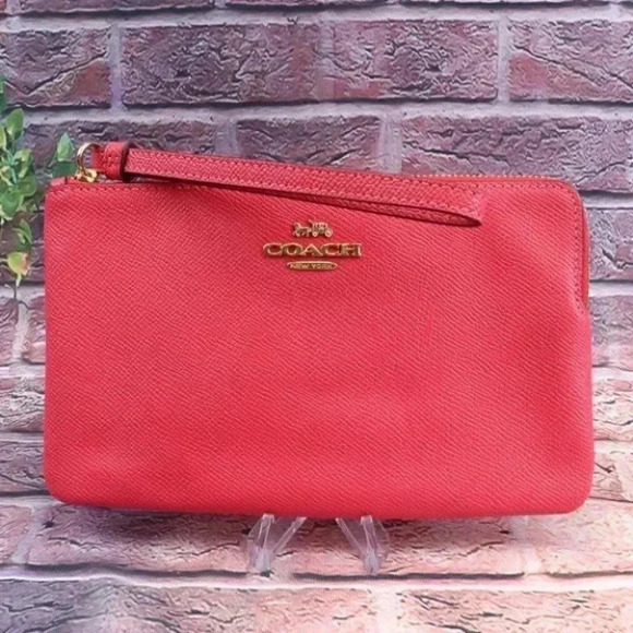 LARGE CORNER ZIP WRISTLET (COACH 3888) IM/FUCHSIA - Picture 1 of 9